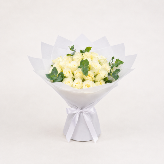 Fresh white roses same-day flower delivery in kuwait.