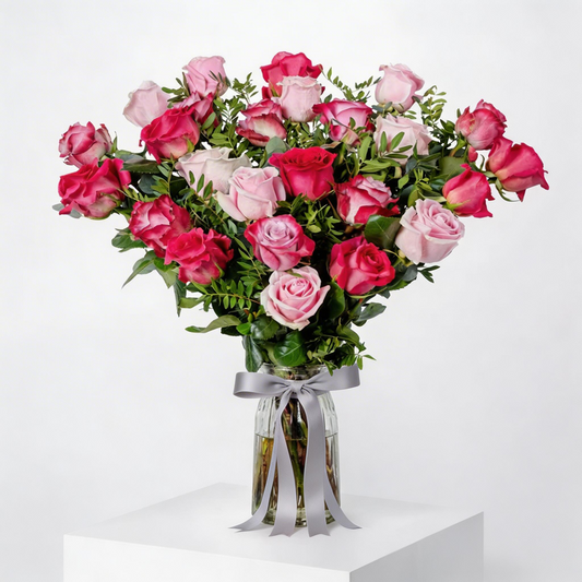 Elegant Arrangement of 25 Blush Roses in a Vase – Classic Floral Gift