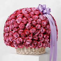 Elegant Basket Arrangement with Roses