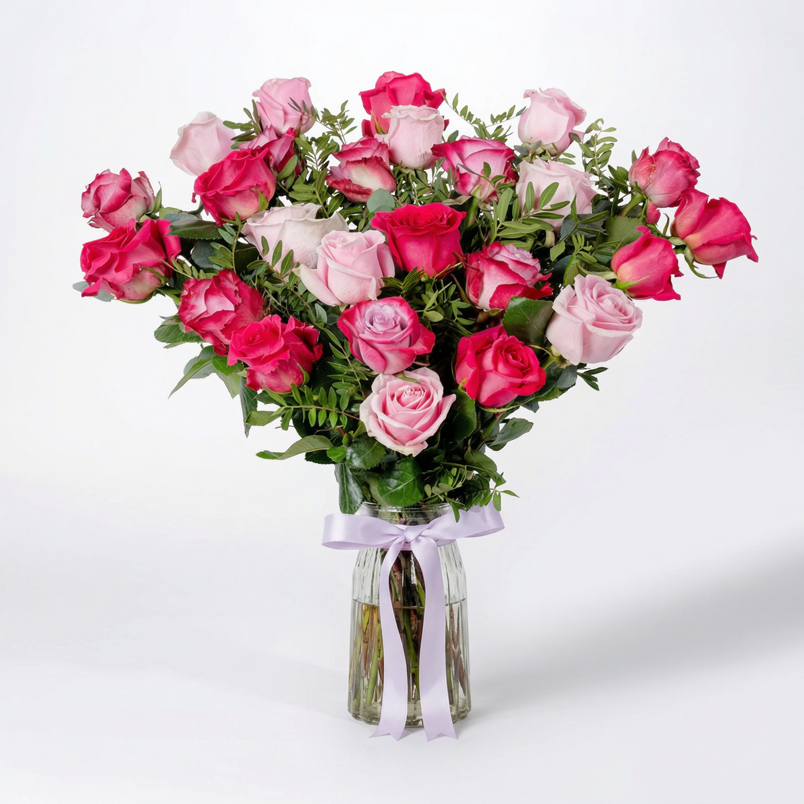 Elegant Blush Rose Arrangement – 25 Stems in Decorative Vase